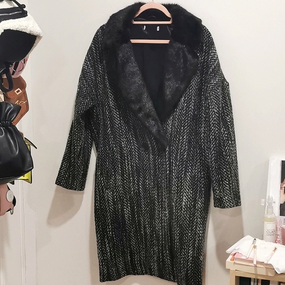 🌸 Faux fur lined gray coat 🌸 - Picture 2 of 6